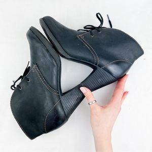 Clarks Bendables Black Leather Lace Up Ankle Boots size 8